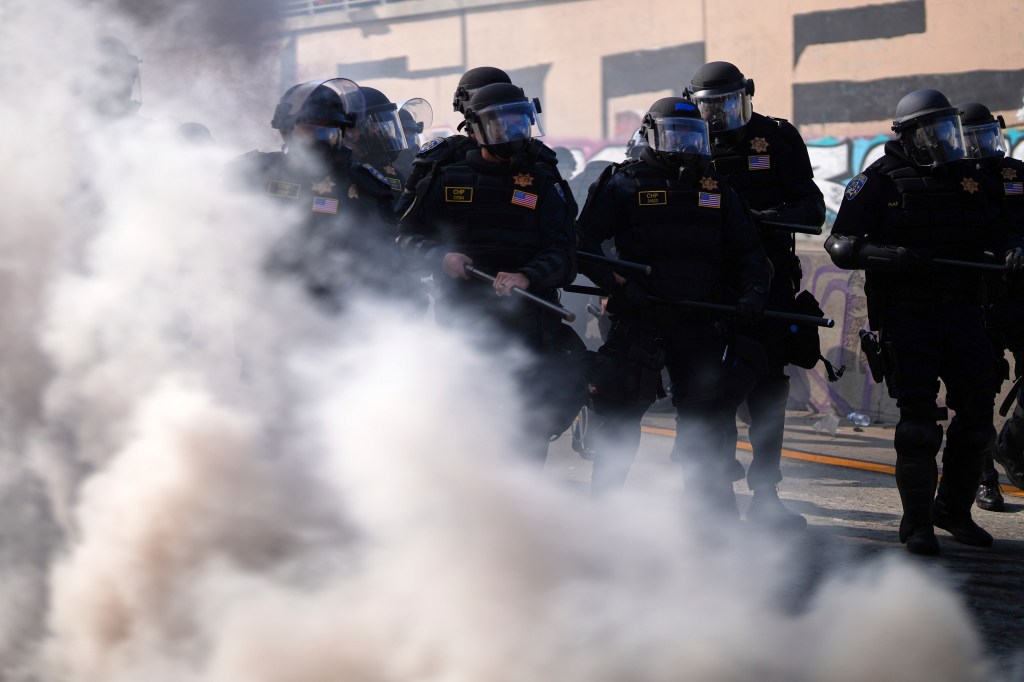 Judge refuses to dismiss restrictions on LAPD use of ‘less lethal’ projectiles at protests – Daily News
