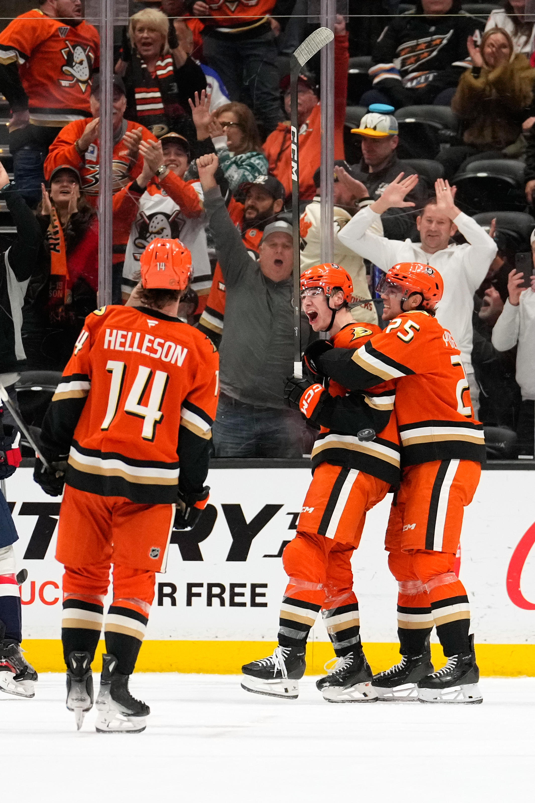 Ducks right wing Beckett Sennecke, center, celebrates his goal with...