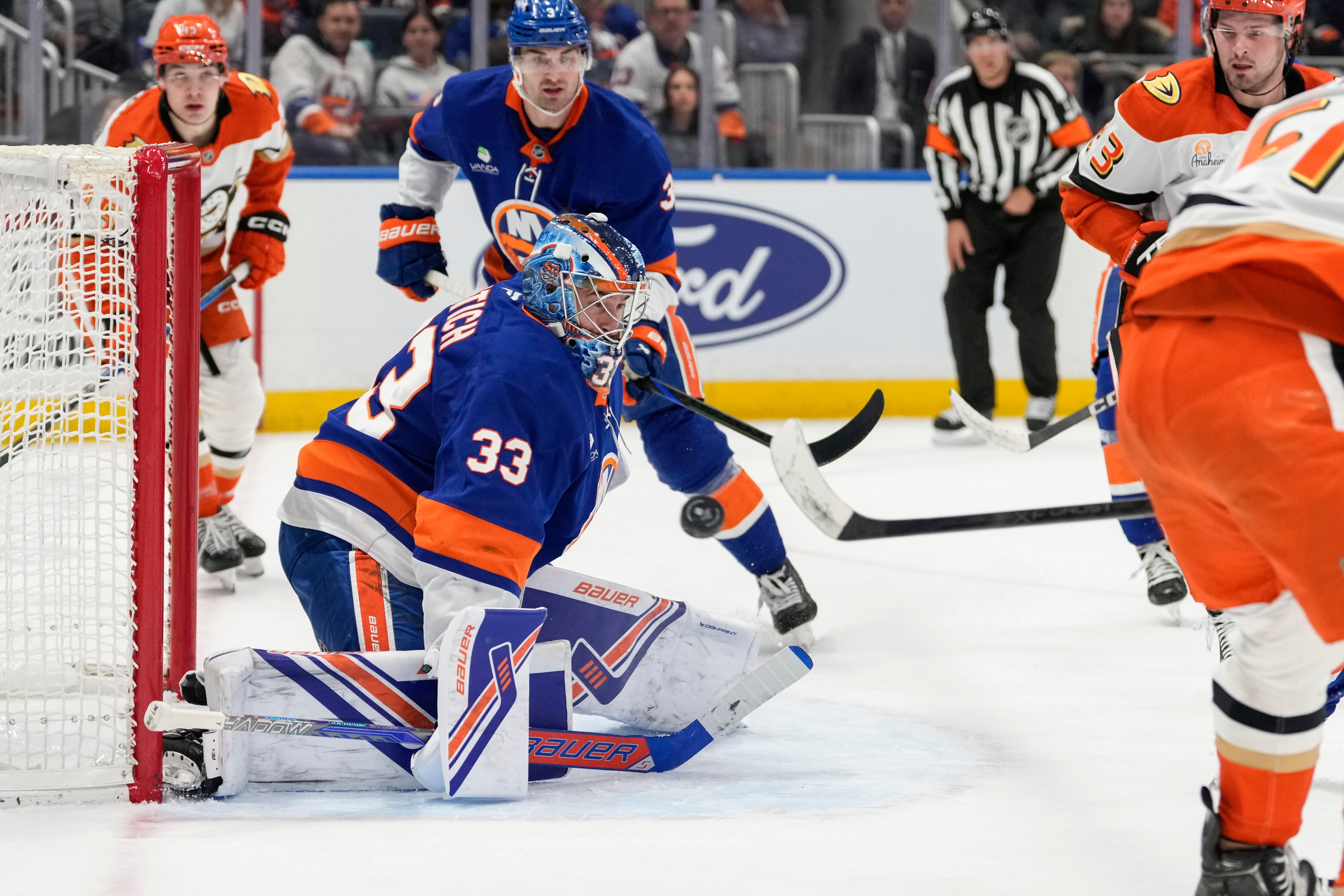 New York Islanders goaltender David Rittich (33) defends his net...