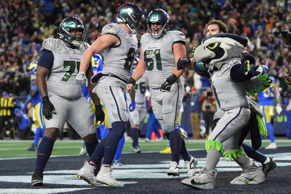 Seahawks inch closer to NFC's No. 1 seed with win over Panthers