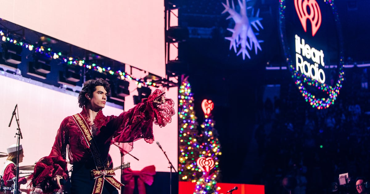 The Jingle Ball brings joy, excitement, and summertime fun to Los Angeles – Annenberg Media