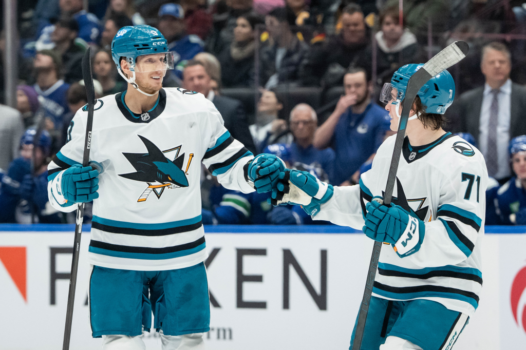 San Jose Sharks, chasing NHL playoffs, beat Vancouver Canucks