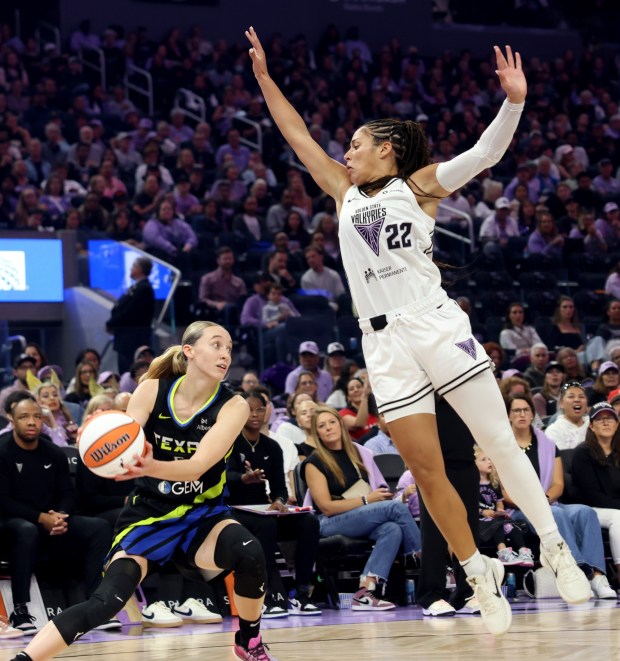 Golden State Valkyries' Veronica Burton (22) attempts to blocks a shot to Dallas Wings' Paige Bueckers (5) in the first quarter of a WNBA game at Chase Center in San Francisco, Calif., on Thursday, Sept. 4, 2025. (Ray Chavez/Bay Area News Group)