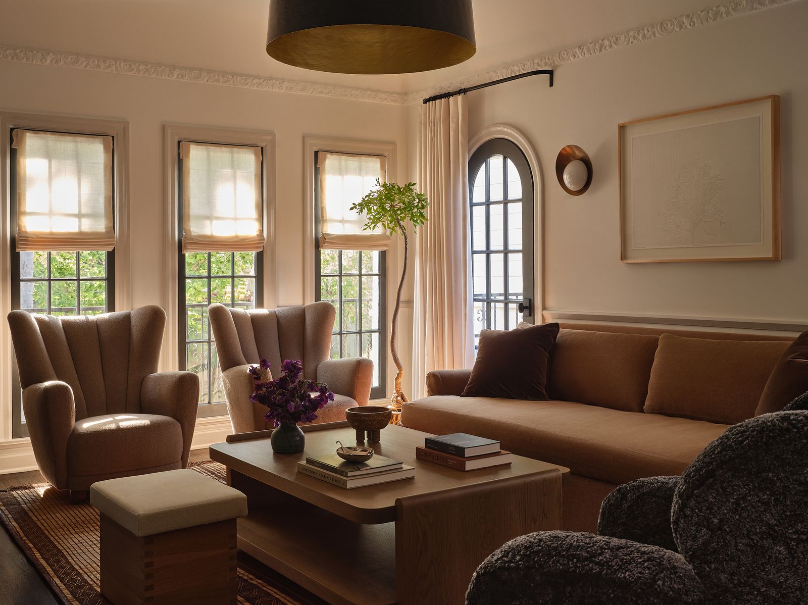 divano poltrone tavolino lampadario applique arte