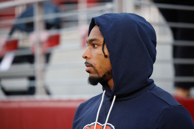 Bears safety Jonathan Owens walks on the field while warming up before playing the 49ers on Sunday, Dec. 28, 2025, at Levi's Stadium in Santa Clara, Calif. (Armando L. Sanchez/Chicago Tribune)