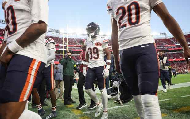 Bears cornerback Josh Blackwell (39) and teammates head to the locker room before a game against the 49ers on Sunday, Dec. 28, 2025, at Levi's Stadium in Santa Clara, Calif. (John J. Kim/Chicago Tribune)