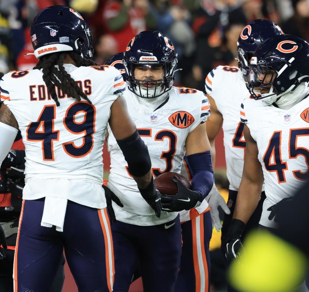 Bears linebacker T.J. Edwards (53) is congratulated after a pick-six on the first play from scrimmage against the 49ers on Sunday, Dec. 28, 2025, at Levi's Stadium in Santa Clara, Calif. (John J. Kim/Chicago Tribune)