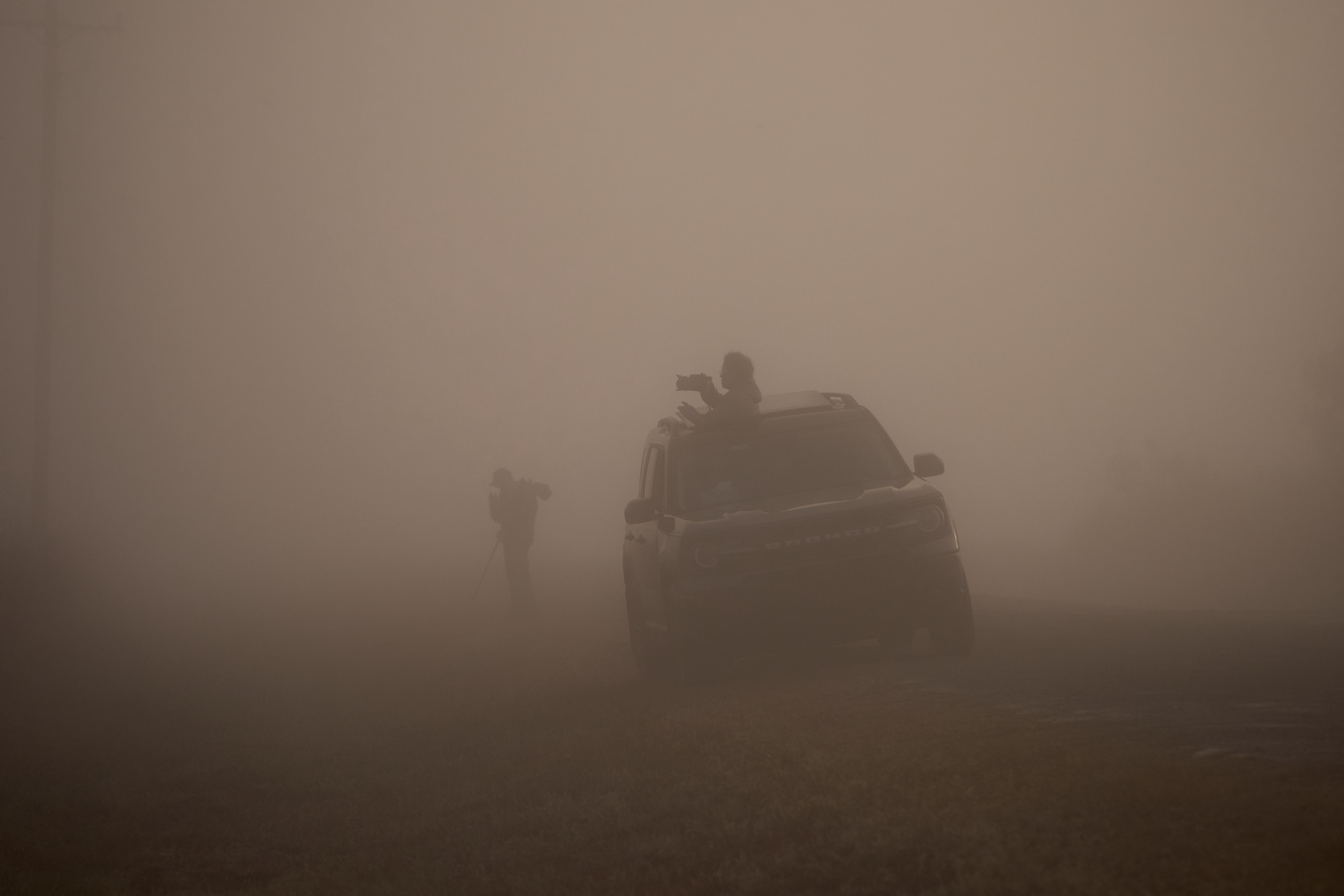 People wait for fog to clear while trying to photograph...
