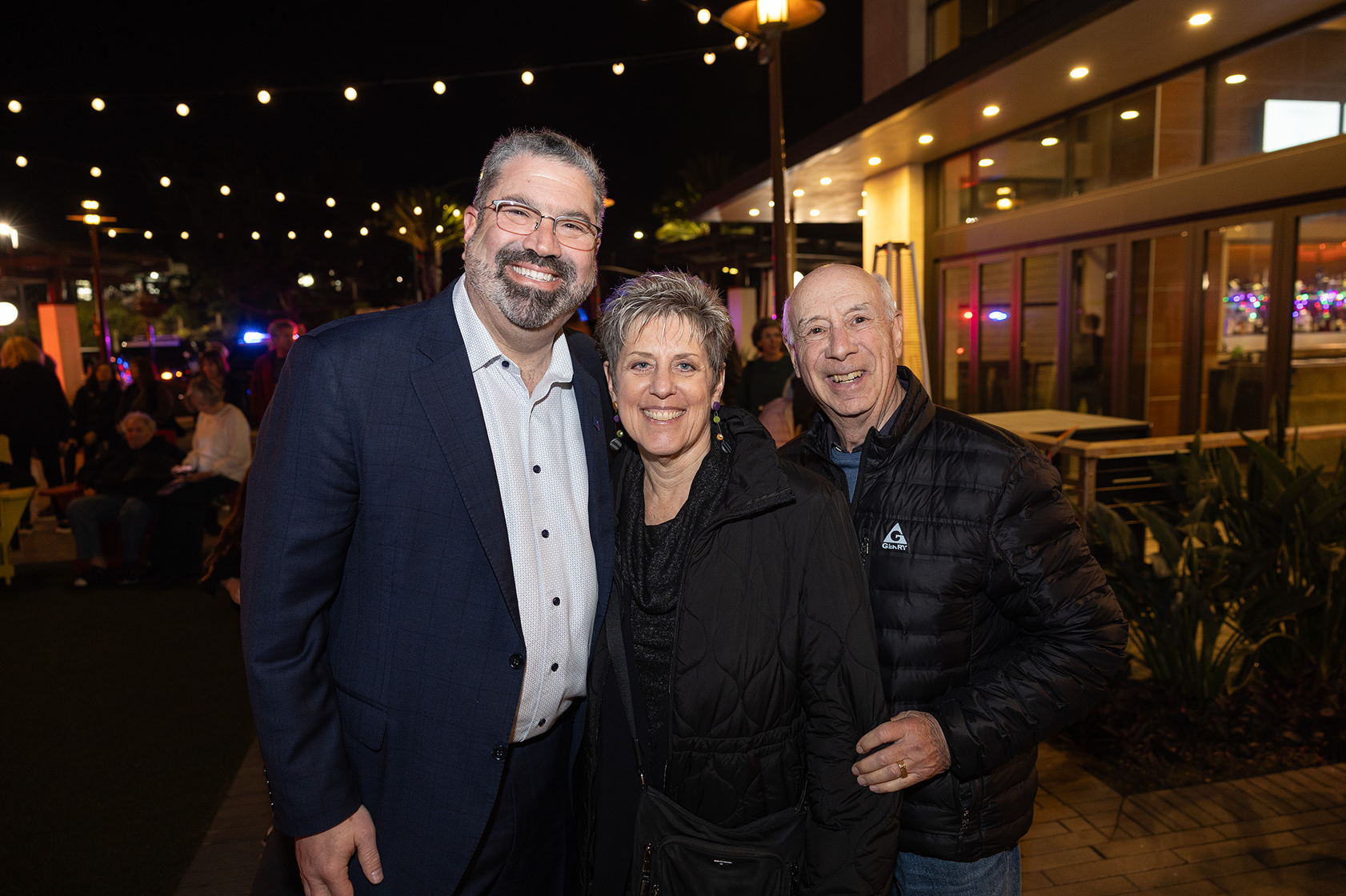 Rabbi David Kornberg, Joanne and Ken Gimbel (Jon Clark)