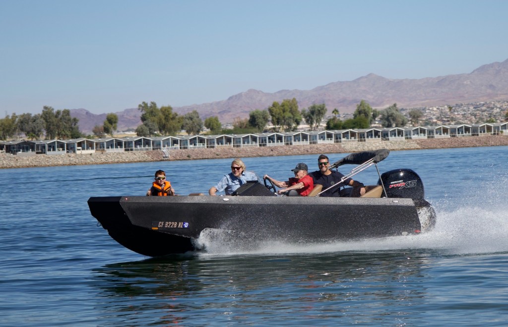 Local yacht clubs well-represented at Belmont Shore Christmas Parade – Press Telegram