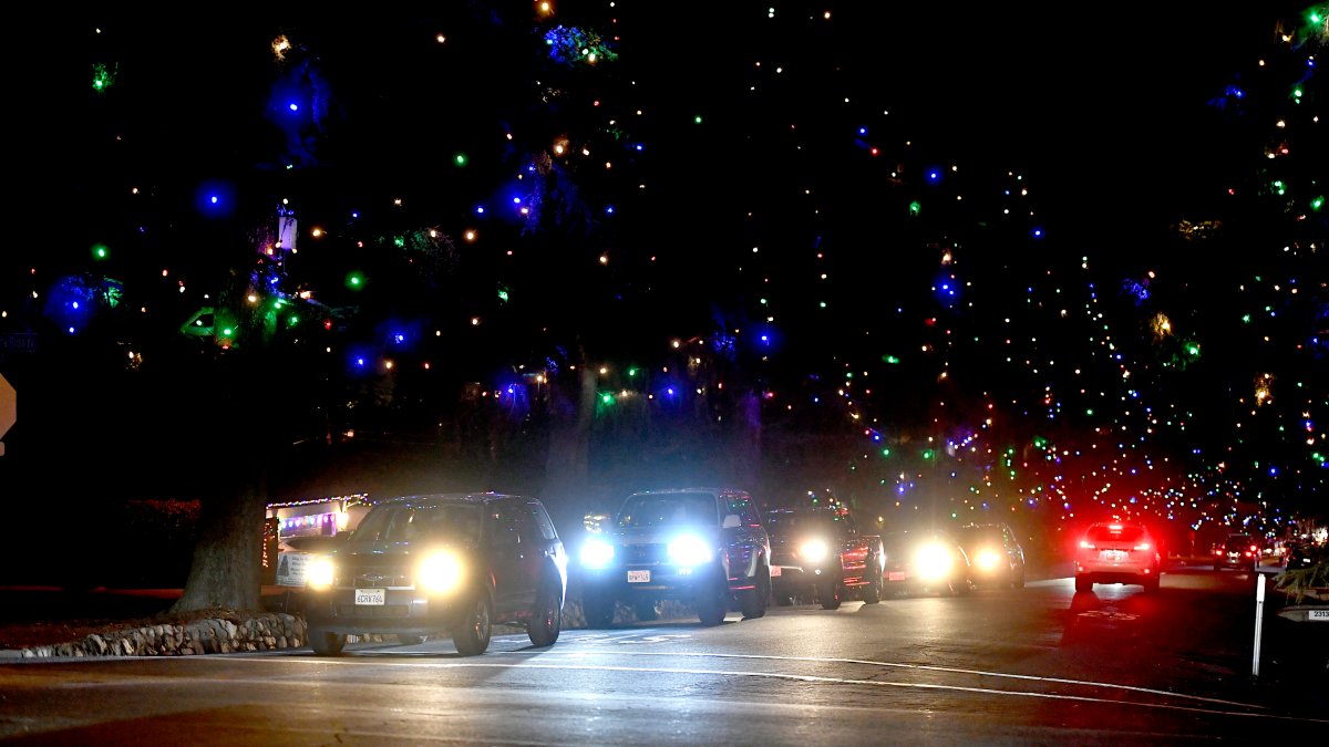 Altadena’s Christmas Tree Lane to return Saturday – NBC Los Angeles