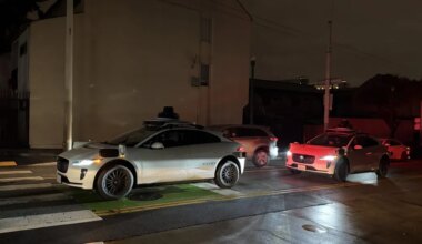 Waymos froze, blocked traffic during San Francisco power outage