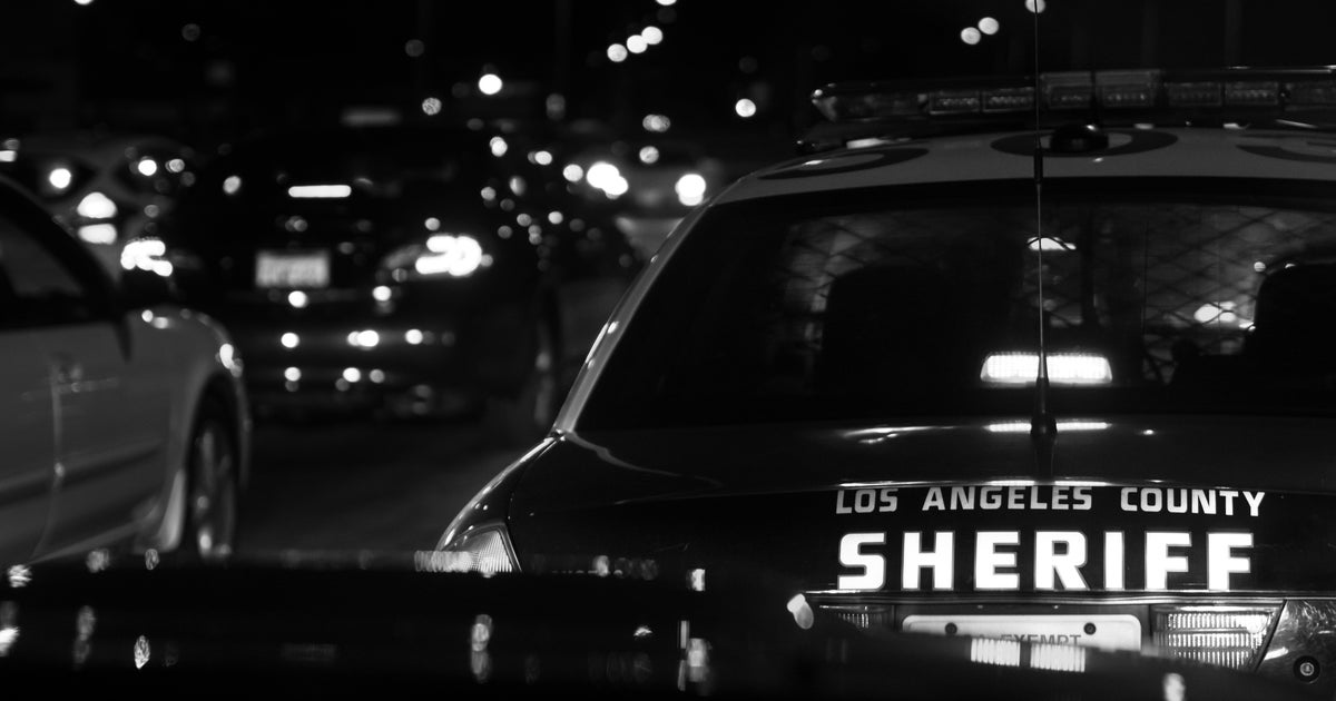 Los Angeles County deputies investigating pair of deadly shootings in South Gate