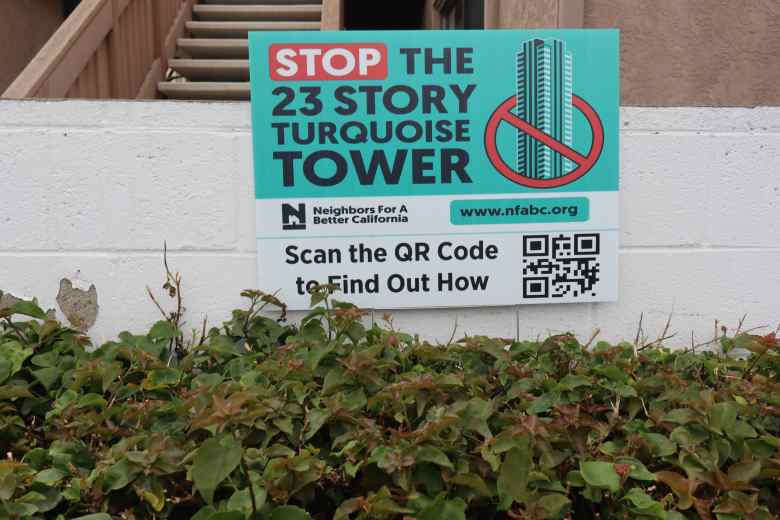 A sign in Paficifc Beach that says "STOP the 23-story Turquoise Tower!" (Photo by Dave Schwab/Times of San Diego)