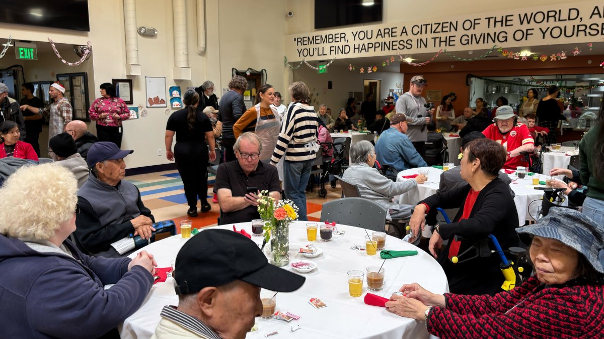 Serving Seniors hosts holiday meal for older San Diegans in Cortez Hill – NBC 7 San Diego