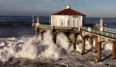 Marvel at the intense high tides from Manhattan Beach Pier – NBC Los Angeles