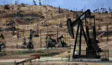 Battle over a dry river puts California water rights back on trial