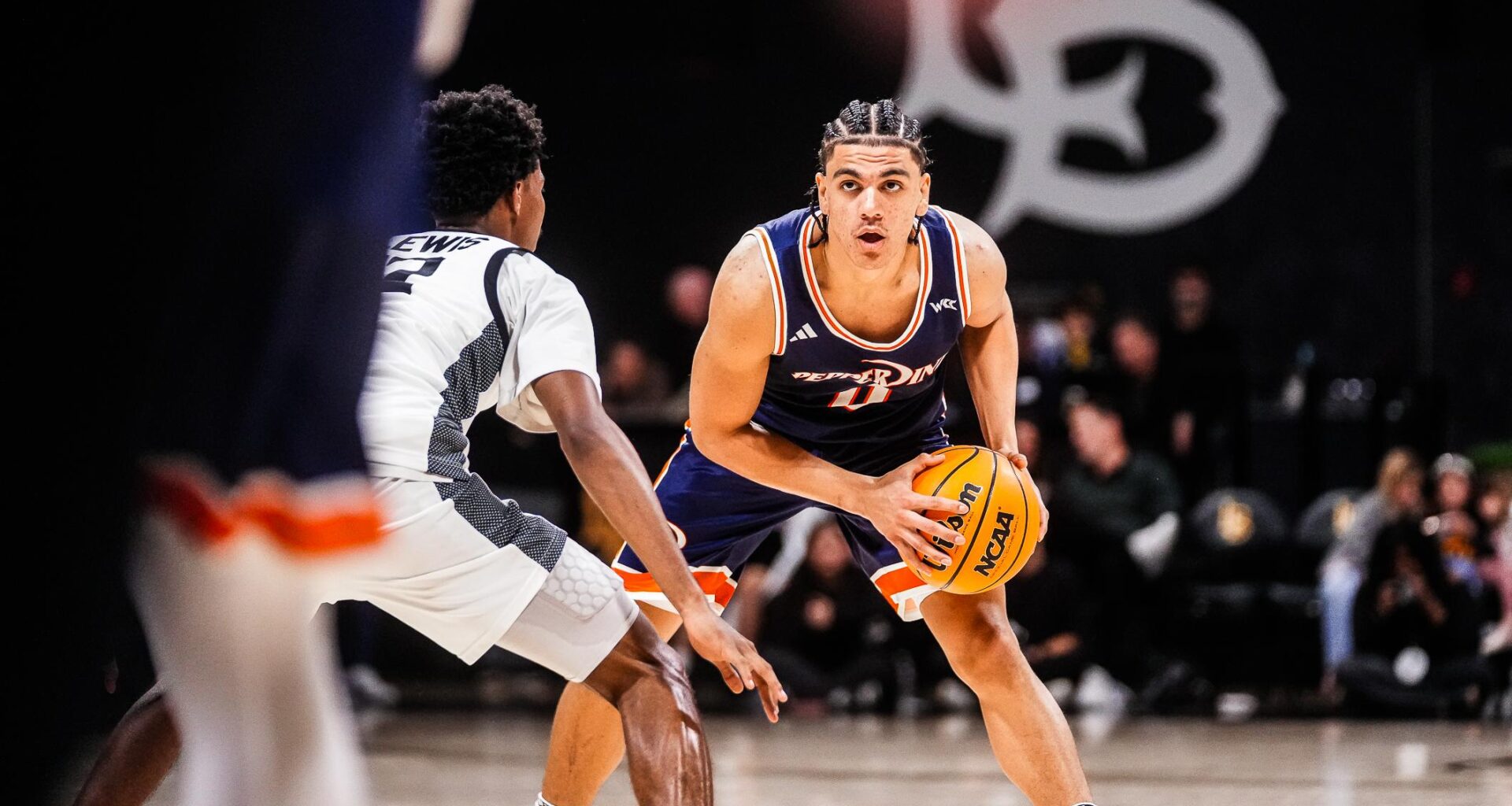 Men's Basketball Falls in Back and Forth Battle with Long Beach State