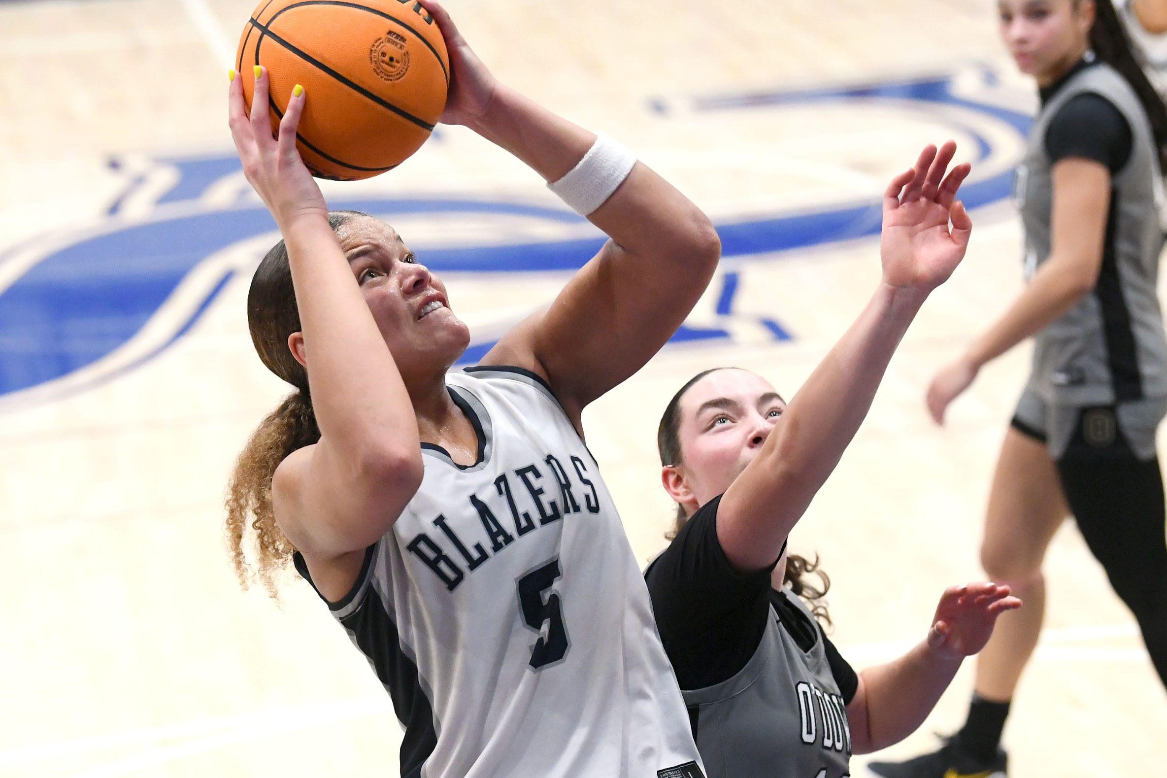 Sierra Canyonâs Jerzy Robinson (5) puts up a shot over...