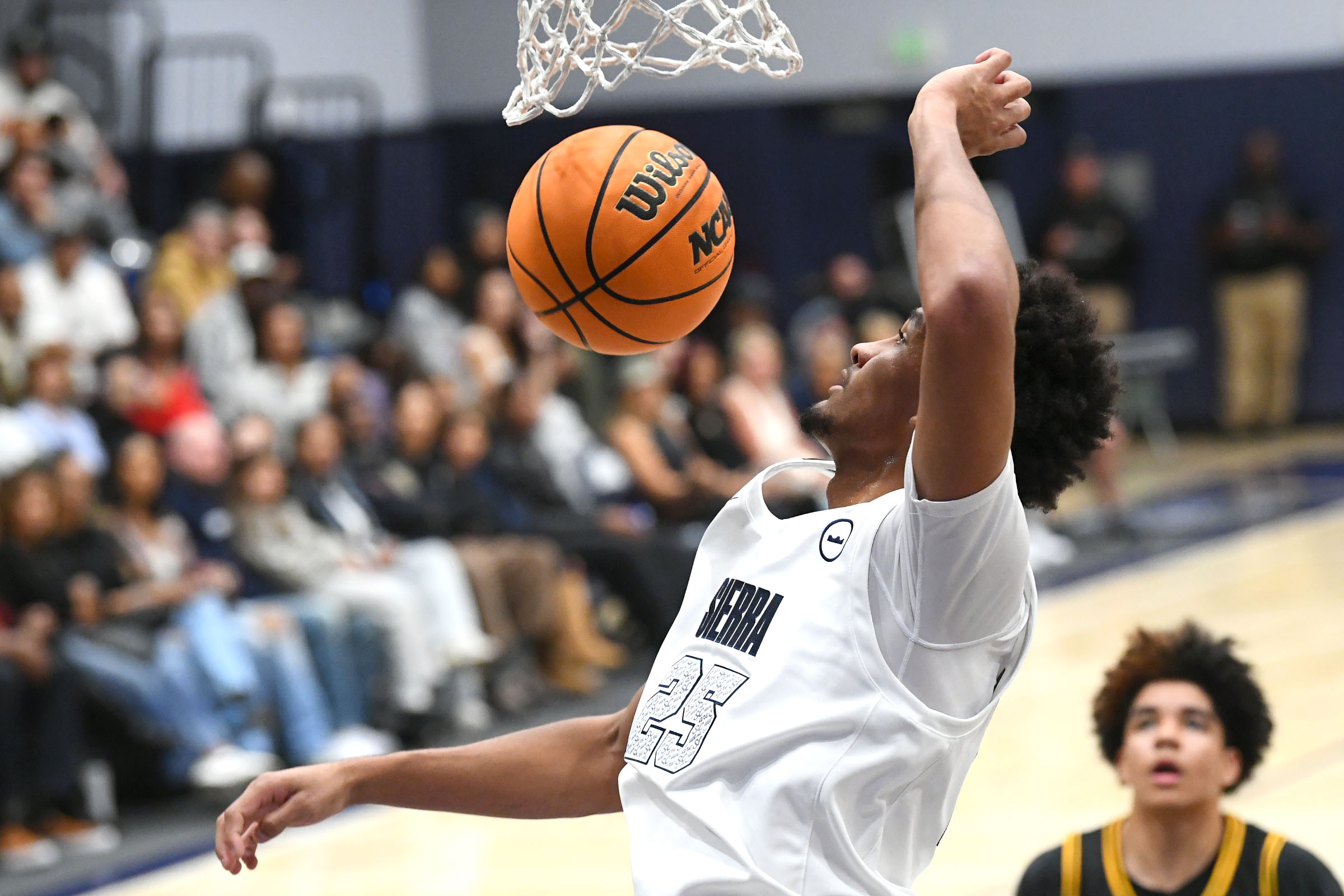 Sierra Canyonâs Maximo Adams (25) dunks the ball against Bishop...