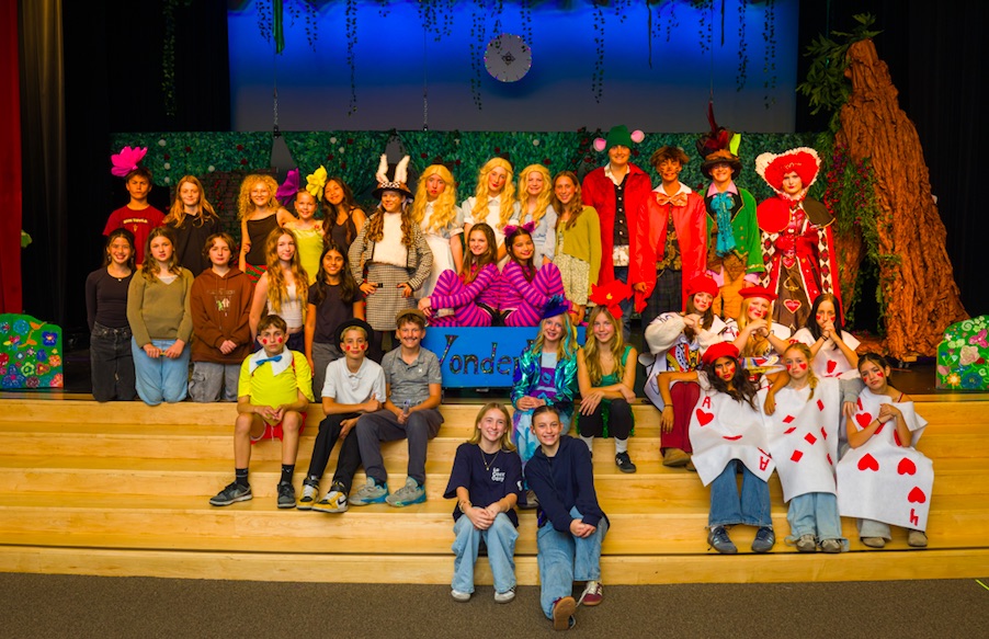 Rowe middle schoolers stage original spin on ‘Alice in Wonderland’ – San Diego Union-Tribune
