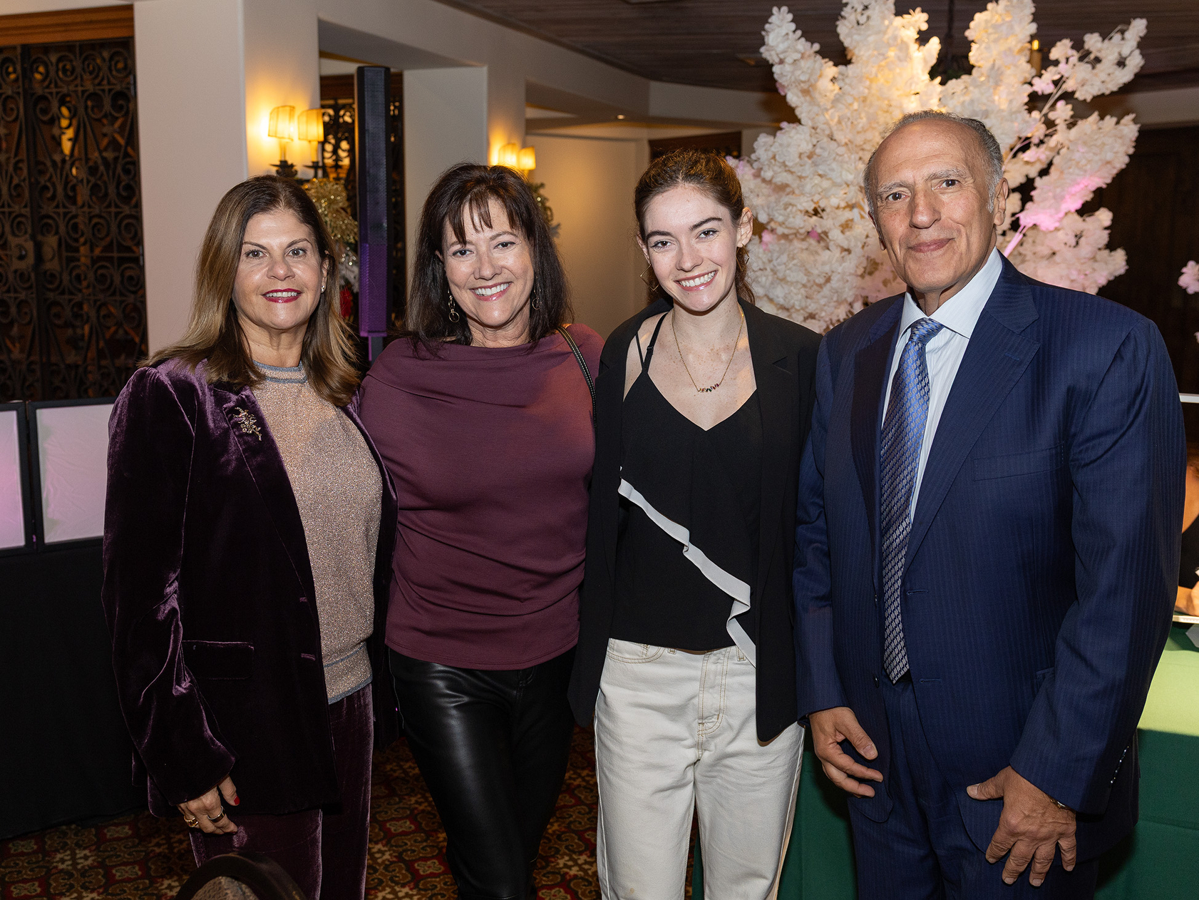 Randa Dandan, Barbara Steer, Elsa Steer, Imad Dandan (Jon Clark)