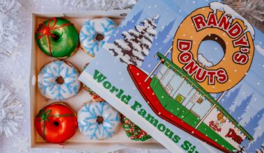 Roll by Randy’s Donuts for Hanukkah Rounds and Christmas-themed sweets – NBC Los Angeles