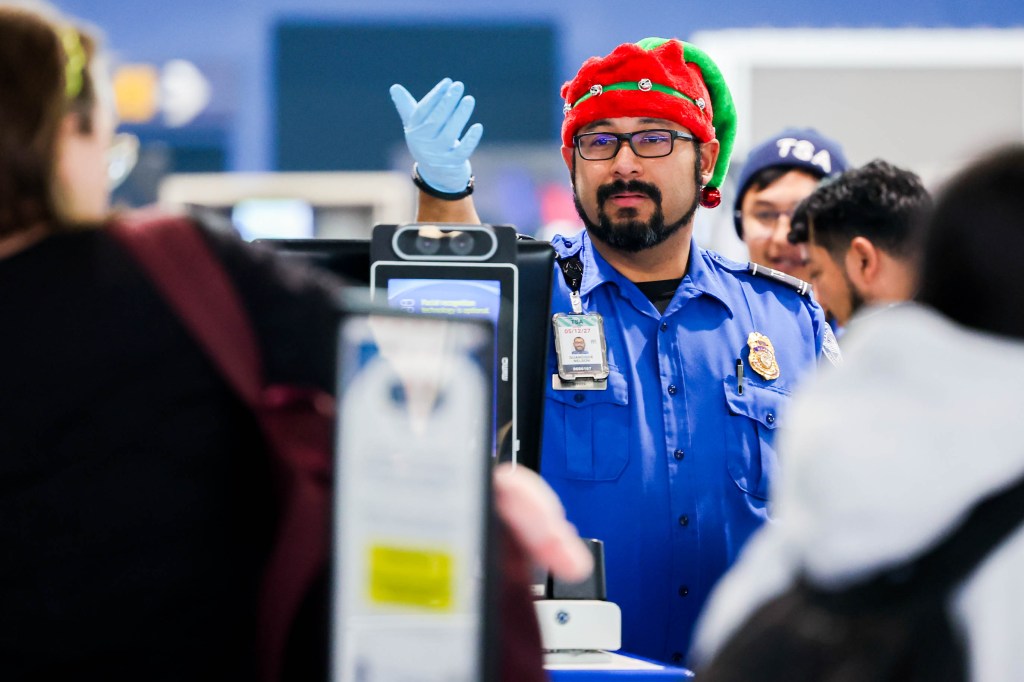 Oakland Airport now offering ‘visitor passes’ through security – The Mercury News