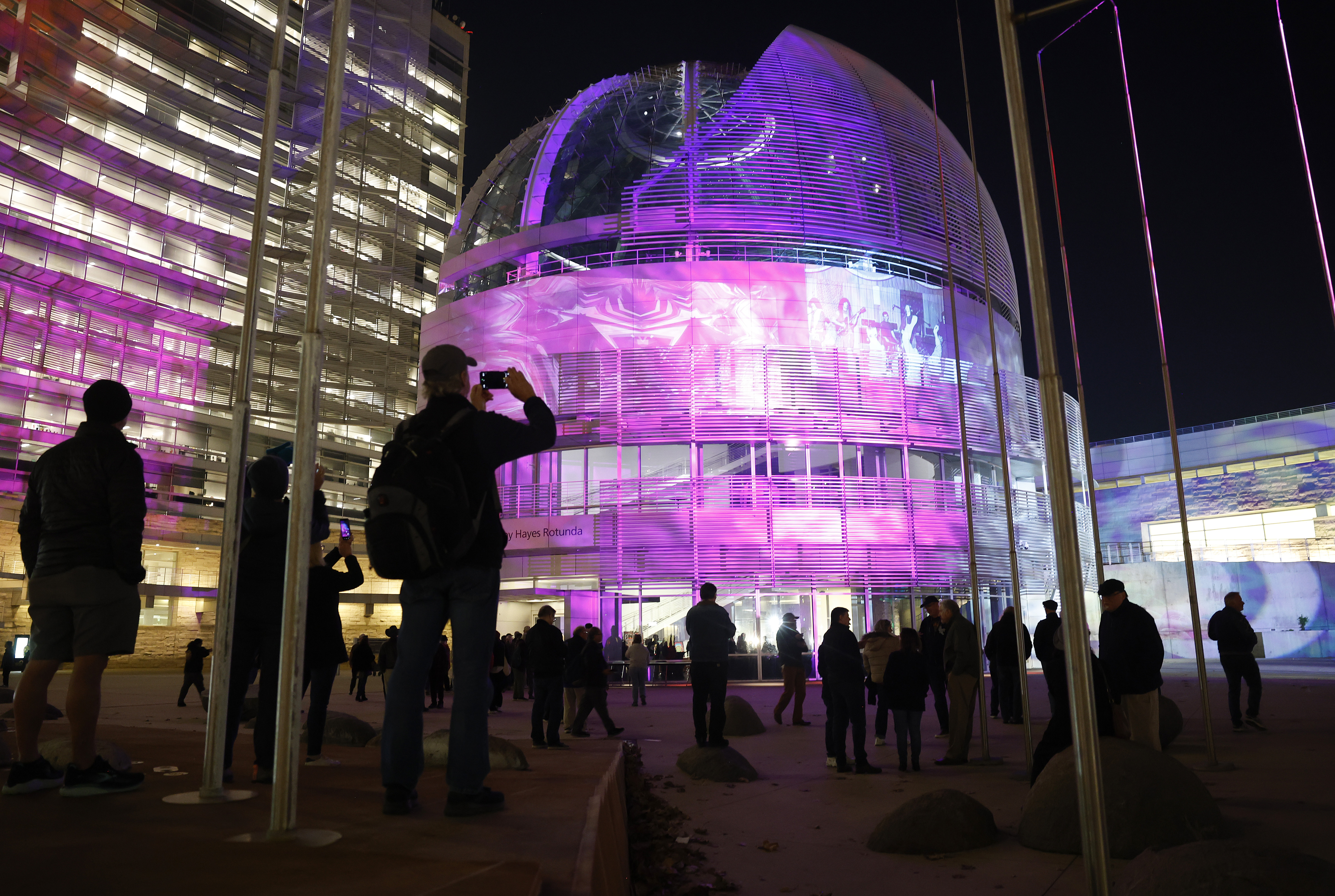 Grateful Dead fans watch a âpsychedelic lightâ show on the...