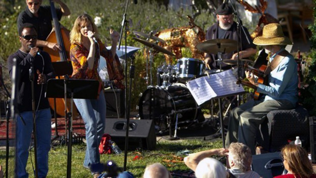 Peter Sprague’s free Christmas Eve concert in Del Mar will go on, rain or shine – San Diego Union-Tribune