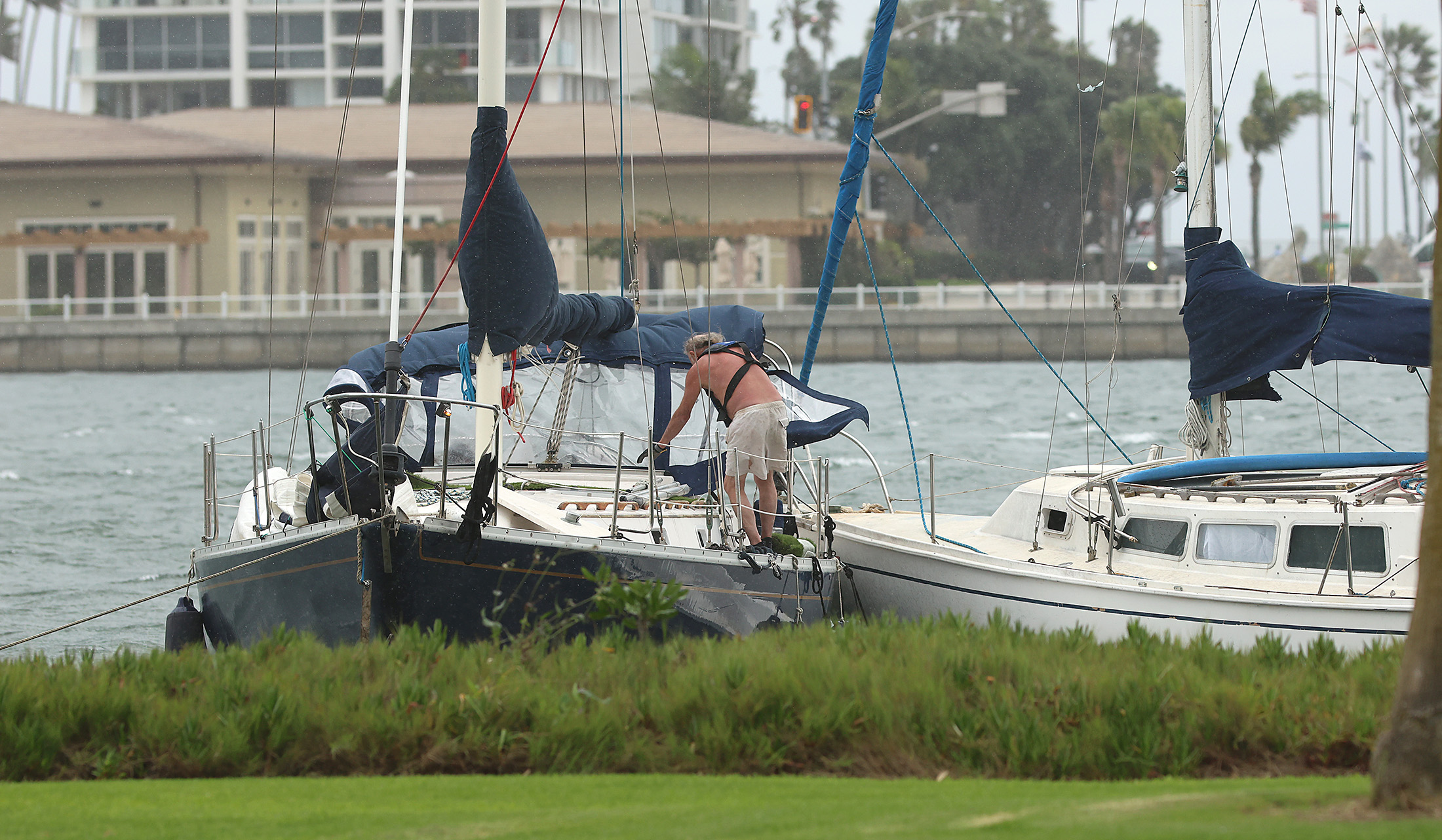 Two sailboats dragged anchor in Glorietta Bay by the Coronado...