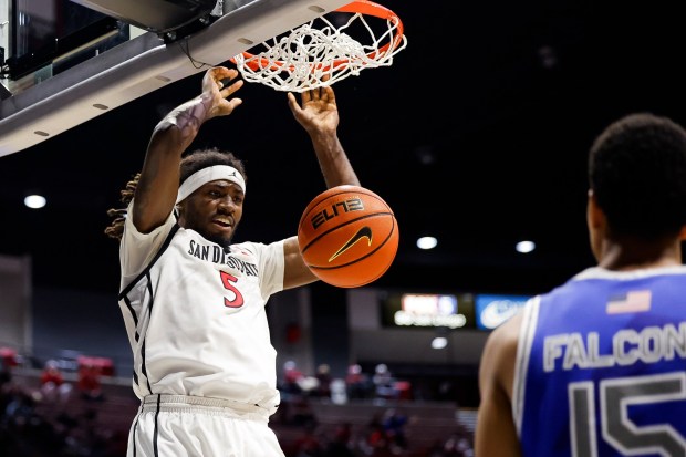 Pharaoh Compton #5 of San Diego State dunks against Justin Hinds #15 of Air Force at Viejas Arena on Wednesday, Dec. 17, 2025 in San Diego, California. (Meg McLaughlin / The San Diego Union-Tribune)