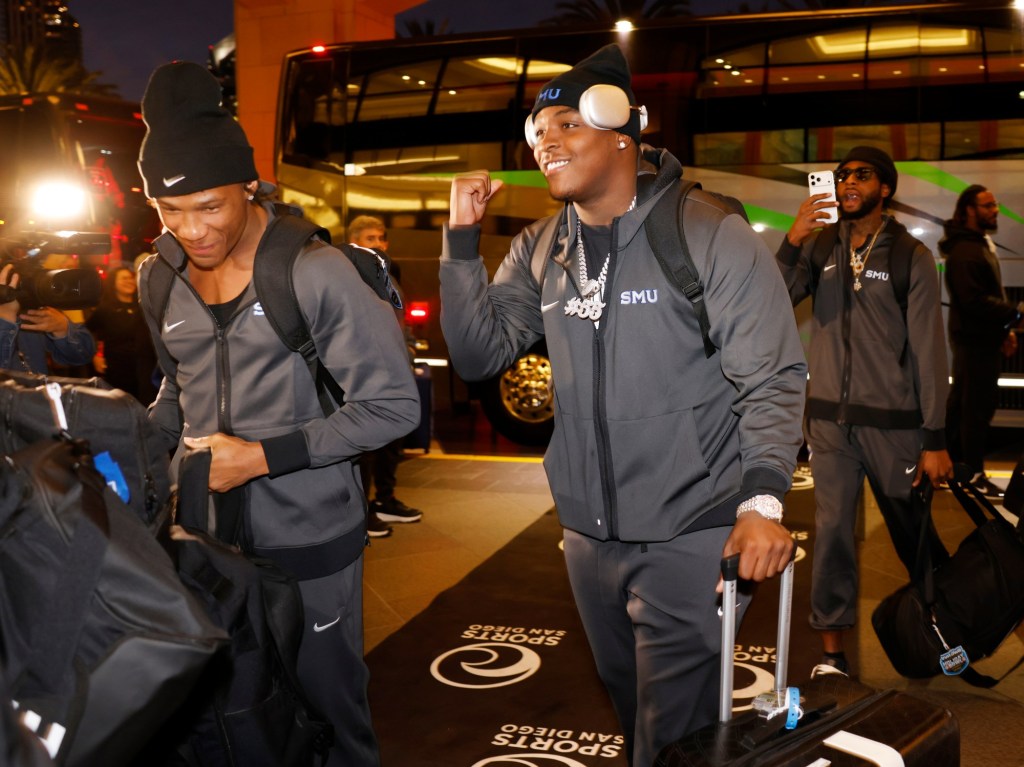 Arizona, SMU arrive in San Diego for Friday's game