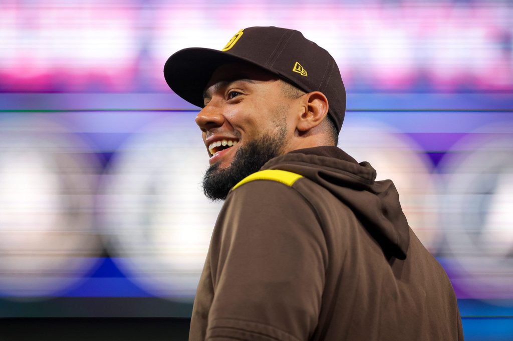 Closer Robert Suarez leaving Padres for Braves