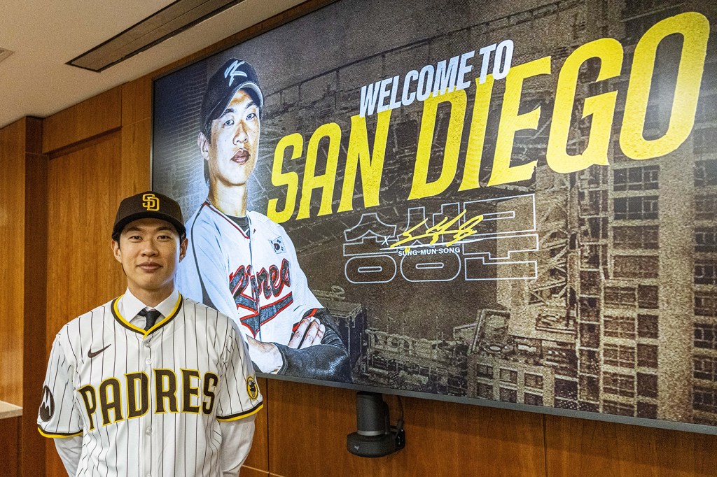 Sung-Mun Song all smiles as he begins Padres career