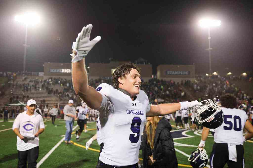 Texas hooks Carlsbad linebacker Rocky Cummings, one of dozens to sign on Wednesday
