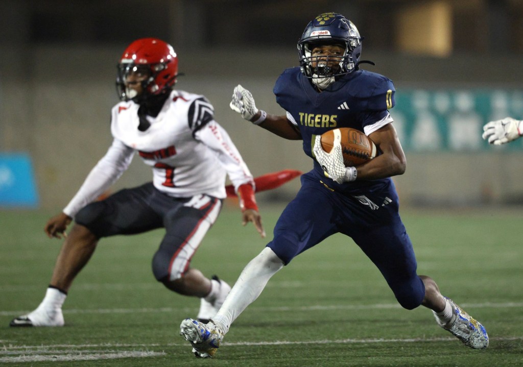 Morse's Superior Garror lives up to his name on football field