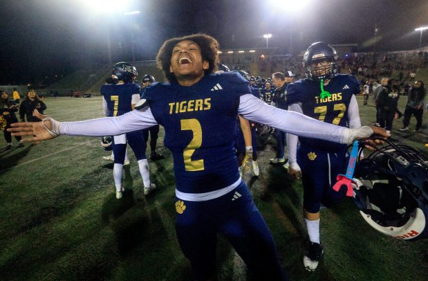  Morse's Ivan Scarville celebrates with teammates after Morse defeated Hoover 45-30 for the CIF Division 5 championship game at Southwestern College in Chula Vista on Friday, November 28, 2025. (Hayne Palmour IV / For The San Diego Union-Tribune)