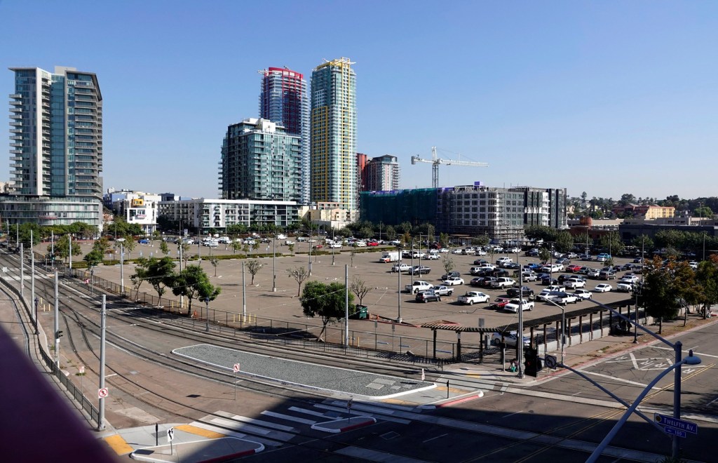 Lawsuit continues to thwart San Diego’s sale of Tailgate Park to Padres development team – San Diego Union-Tribune