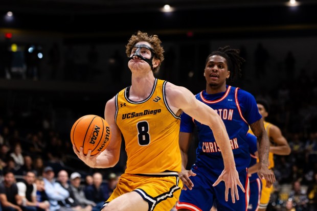 UC San Diego's Leo Beath drives to the basket during a Nov. 8 win over Houston Christian at LionTree Arena. (Derrick Tuskan, UCSD athletics)