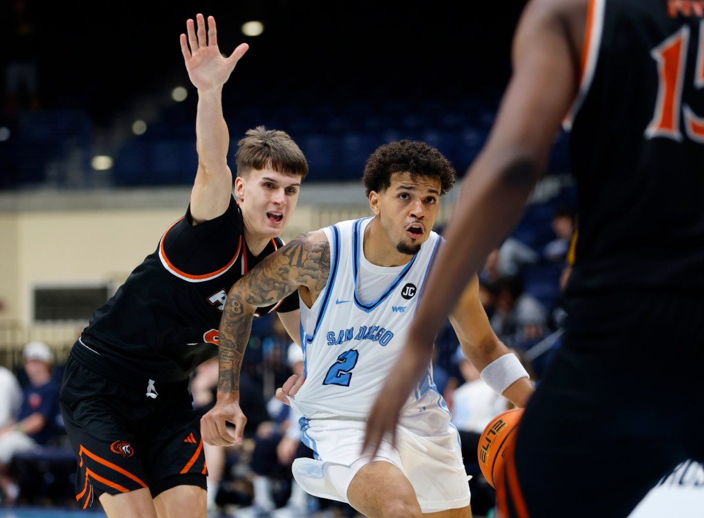 USD beats Pacific to open West Coast Conference play; Tritons win big