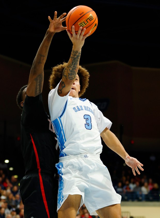 San Diego, CA - December 30: D'Arrae Goodwin #3 of University of San Diego shoots against Tyon Grant-Foster #7 of Gonzaga on December 30, 2025 in San Diego, CA. (K.C. Alfred / The San Diego Union-Tribune)