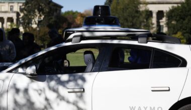 San Francisco blackout spurs Waymo driverless car fleet updates
