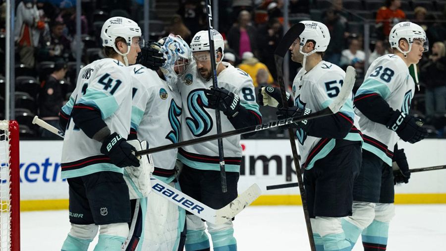 Seattle Kraken celebrate win Anaheim Ducks 2025...