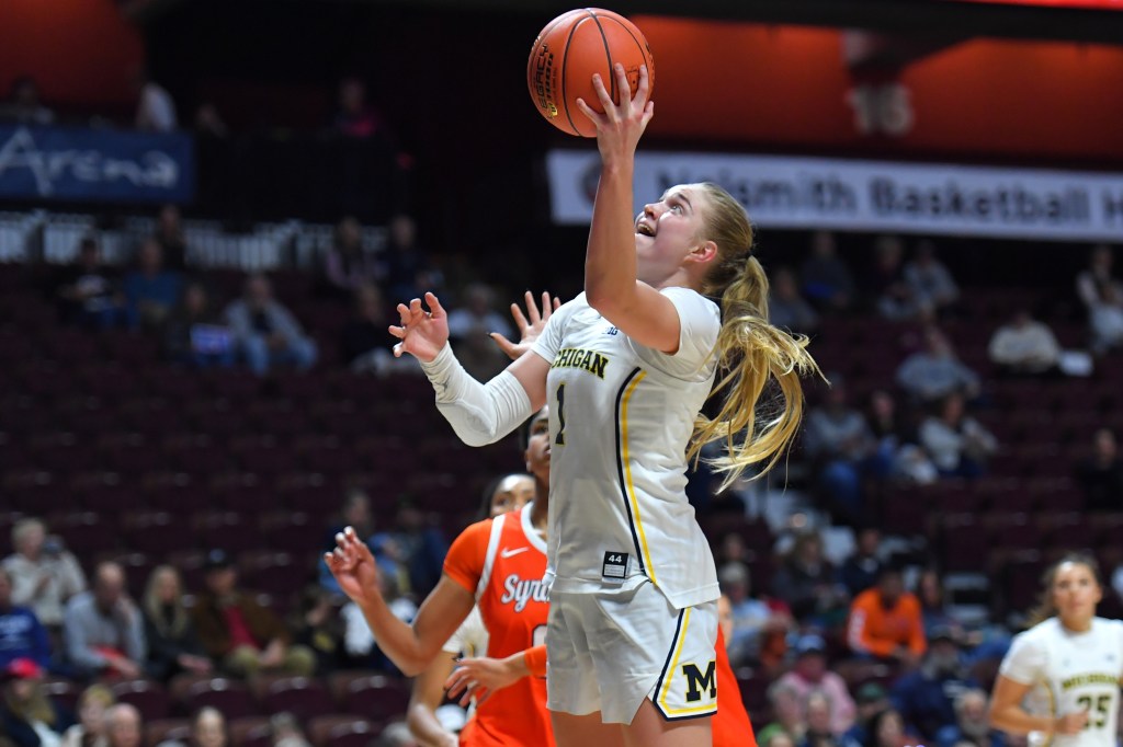 Olivia Olson leads No. 6 Michigan past Oakland 97-54 – Macomb Daily