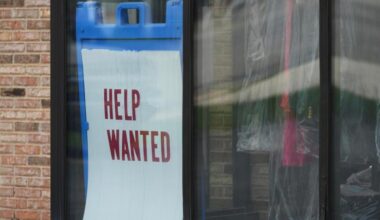 US applications for jobless benefits fall with layoffs historically low