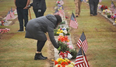 Community gathers at Clovis Cemetery to honor fallen veterans