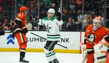 Fast start steers Stars to blowout win against Ducks