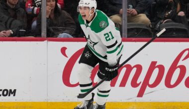 Robertson has 2 goals and assist as Stars beat Ducks 8-3 for 3rd straight win