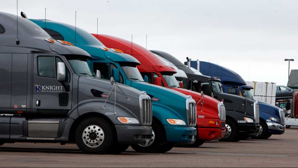 California delays revoking commercial driver's licenses after immigrants sue